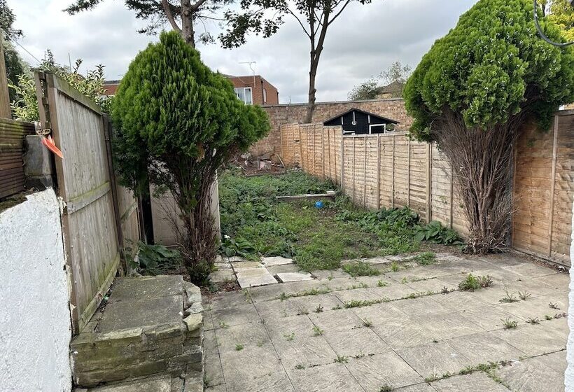 레지던스 Immaculate 4 Bed House In Enfield Near Enfield Loc