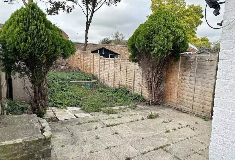 Residenssi Immaculate 4 Bed House In Enfield Near Enfield Loc