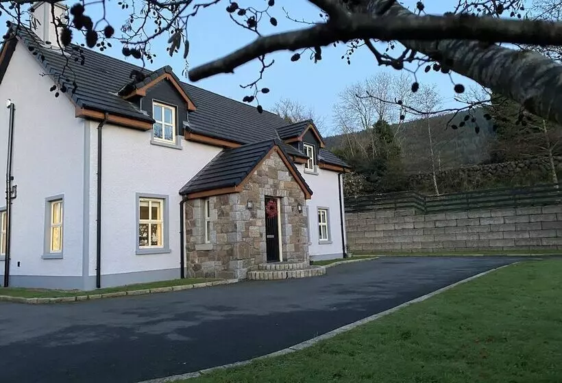 Lomakeskus Rostrevor Valley Holiday Park  En Suite Rooms With Hot Tub And Private Car Service