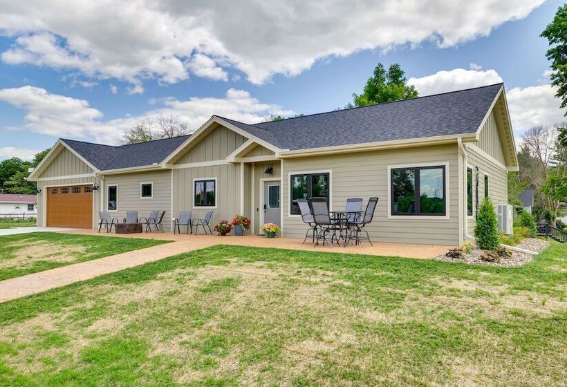 Spacious Preston Home W/ Fire Pit!