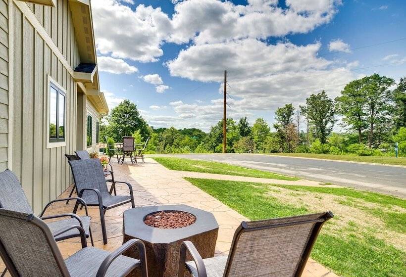 Spacious Preston Home W/ Fire Pit!