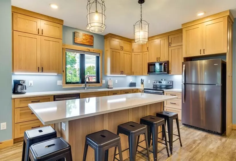 Spacious Preston Home W/ Fire Pit!