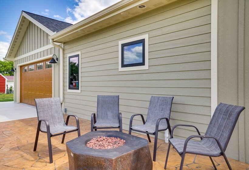 Spacious Preston Home W/ Fire Pit!