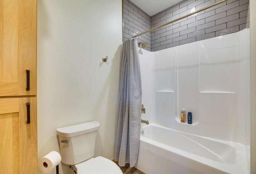 Spacious Preston Home W/ Fire Pit!