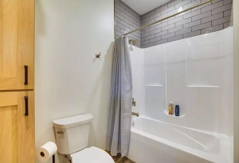 Spacious Preston Home W/ Fire Pit!