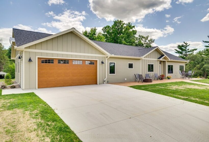 Spacious Preston Home W/ Fire Pit!