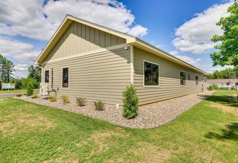 Spacious Preston Home W/ Fire Pit!