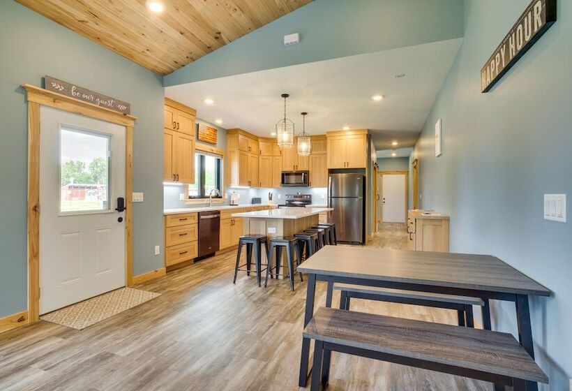 Spacious Preston Home W/ Fire Pit!