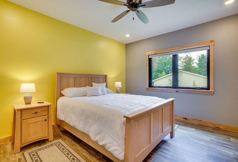 Spacious Preston Home W/ Fire Pit!