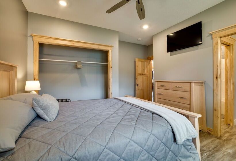 Spacious Preston Home W/ Fire Pit!