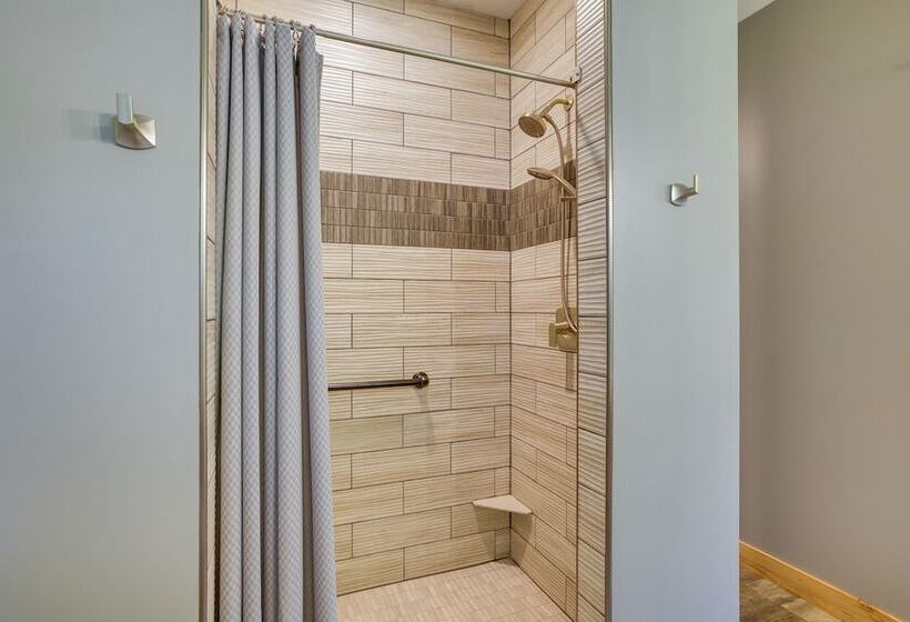 Spacious Preston Home W/ Fire Pit!