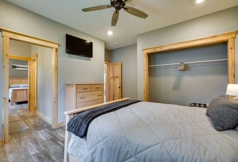 Spacious Preston Home W/ Fire Pit!