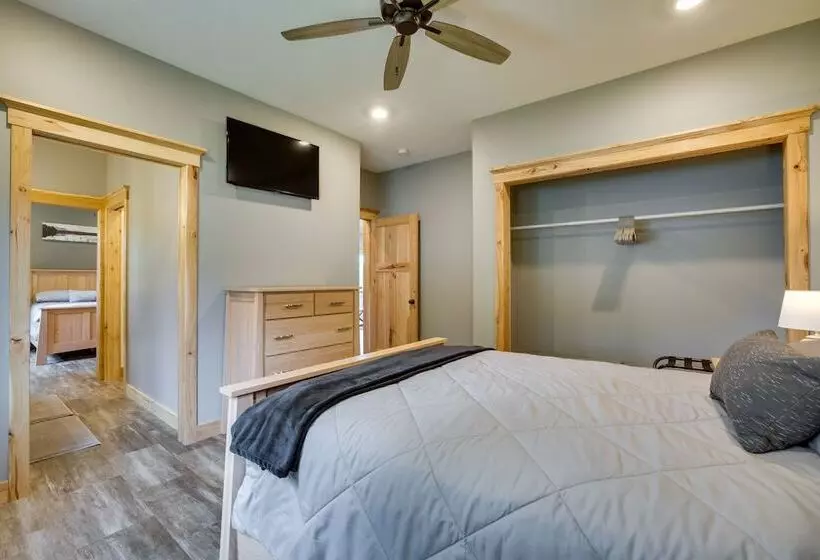 Spacious Preston Home W/ Fire Pit!