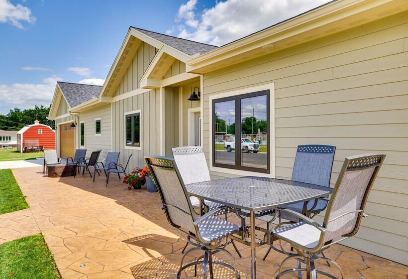 Spacious Preston Home W/ Fire Pit!