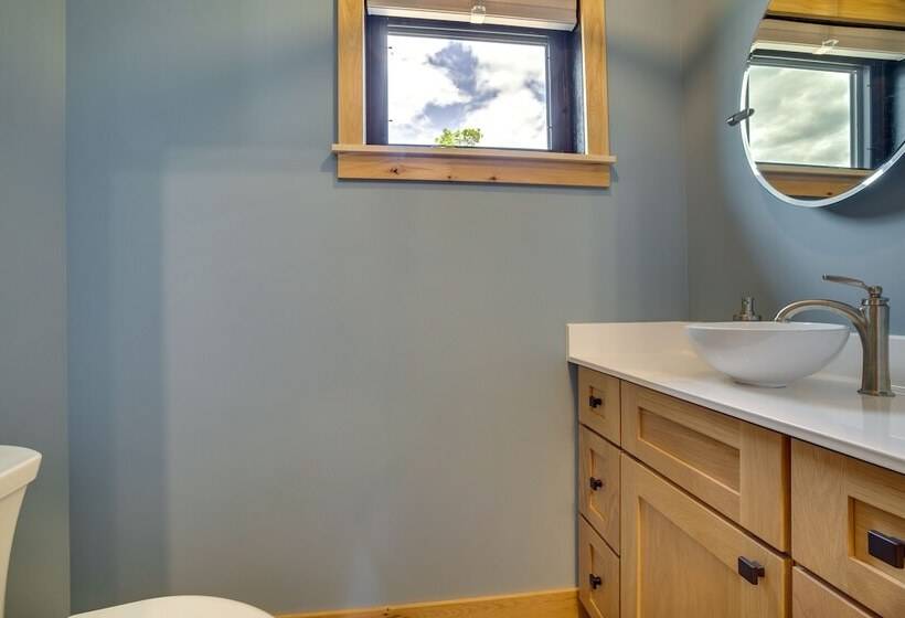 Spacious Preston Home W/ Fire Pit!