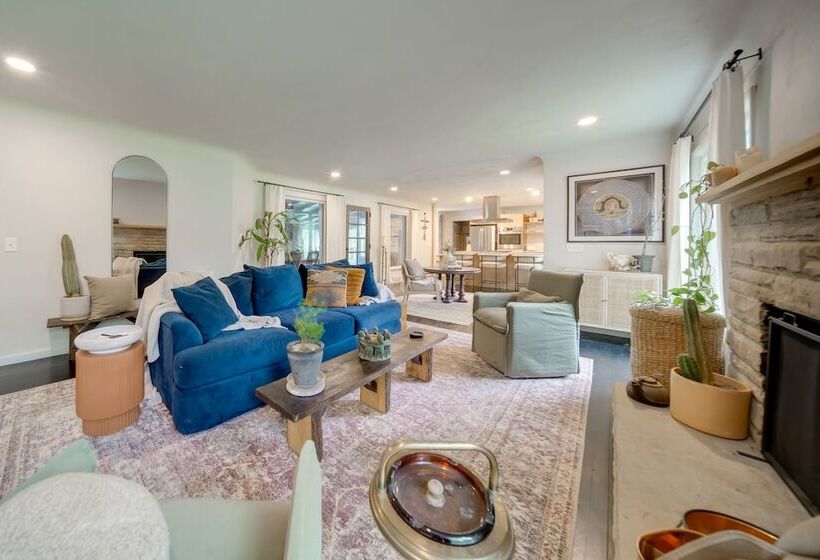 Stylish Willoughby Hills Retreat W/ Fireplace!