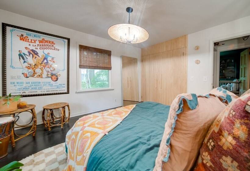 Stylish Willoughby Hills Retreat W/ Fireplace!