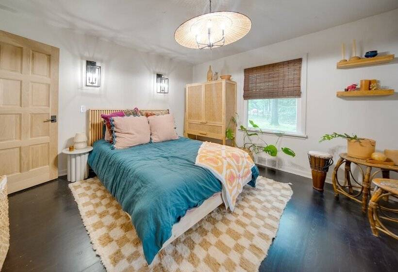 Stylish Willoughby Hills Retreat W/ Fireplace!