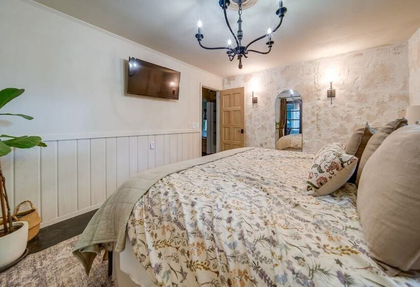 Stylish Willoughby Hills Retreat W/ Fireplace!