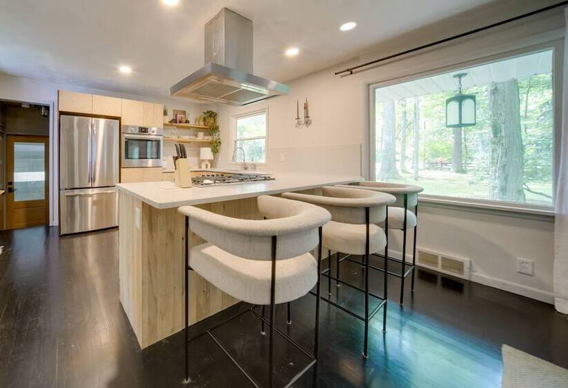 Stylish Willoughby Hills Retreat W/ Fireplace!