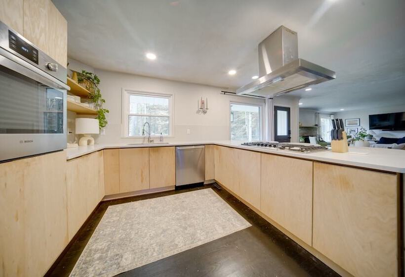 Stylish Willoughby Hills Retreat W/ Fireplace!