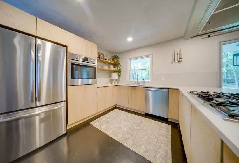 Stylish Willoughby Hills Retreat W/ Fireplace!