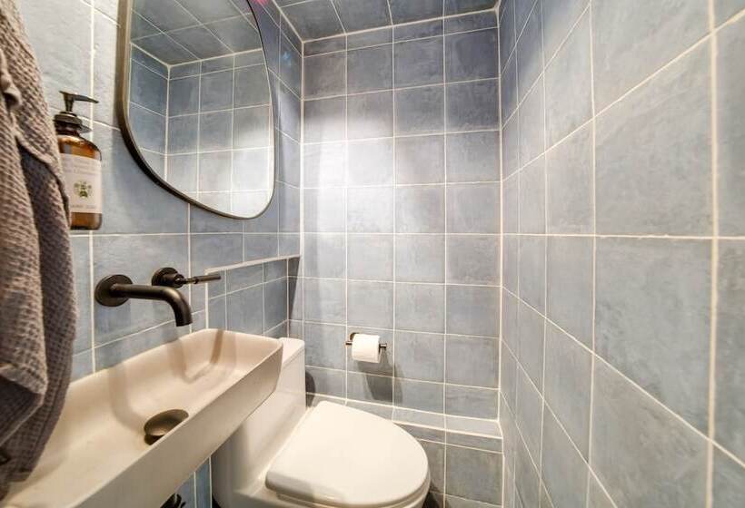 Stylish Willoughby Hills Retreat W/ Fireplace!