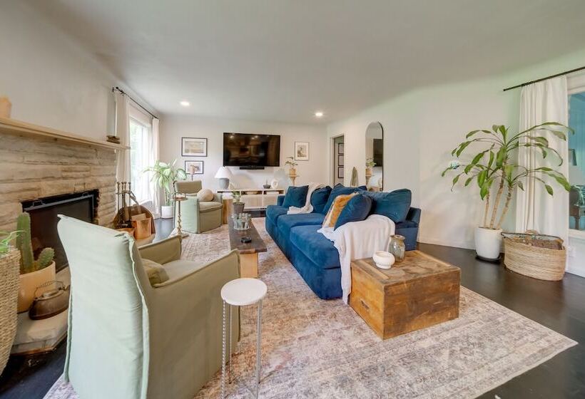 Stylish Willoughby Hills Retreat W/ Fireplace!