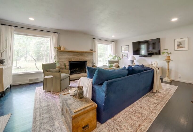 Stylish Willoughby Hills Retreat W/ Fireplace!