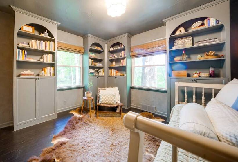 Stylish Willoughby Hills Retreat W/ Fireplace!