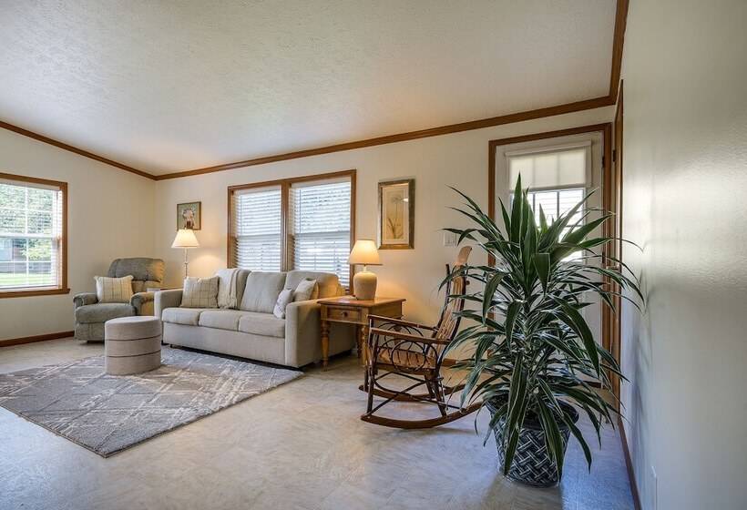 Dutch Country Home: 9 Mi To Sight & Sound Theater