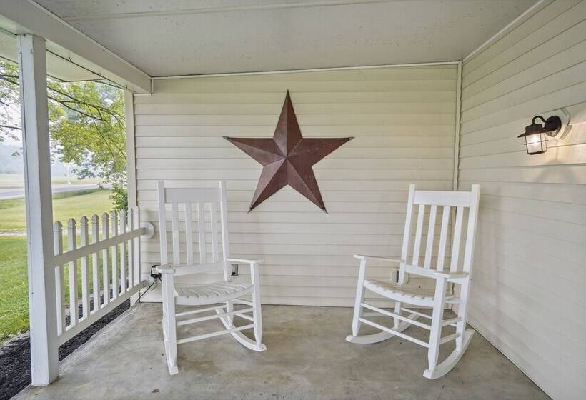 Utica Vacation Home ~ 12 Mi To Denison University!