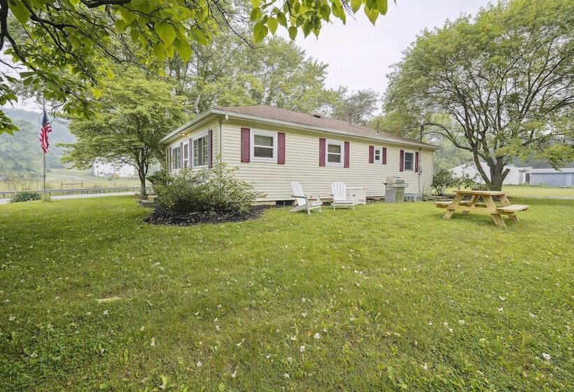 Utica Vacation Home ~ 12 Mi To Denison University!