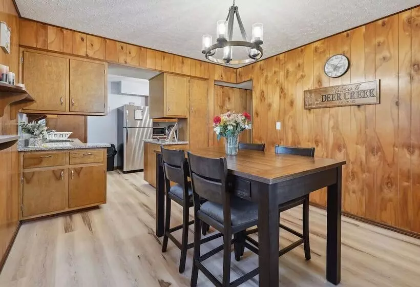 Utica Vacation Home ~ 12 Mi To Denison University!