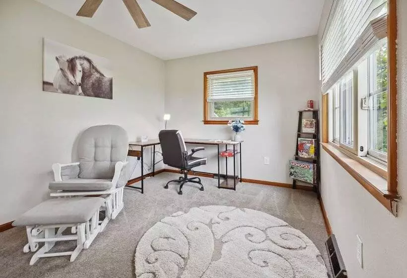 Utica Vacation Home ~ 12 Mi To Denison University!
