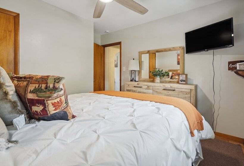 Utica Vacation Home ~ 12 Mi To Denison University!