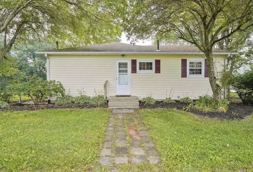Utica Vacation Home ~ 12 Mi To Denison University!