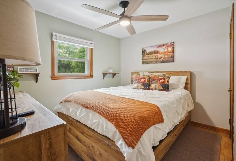 Utica Vacation Home ~ 12 Mi To Denison University!