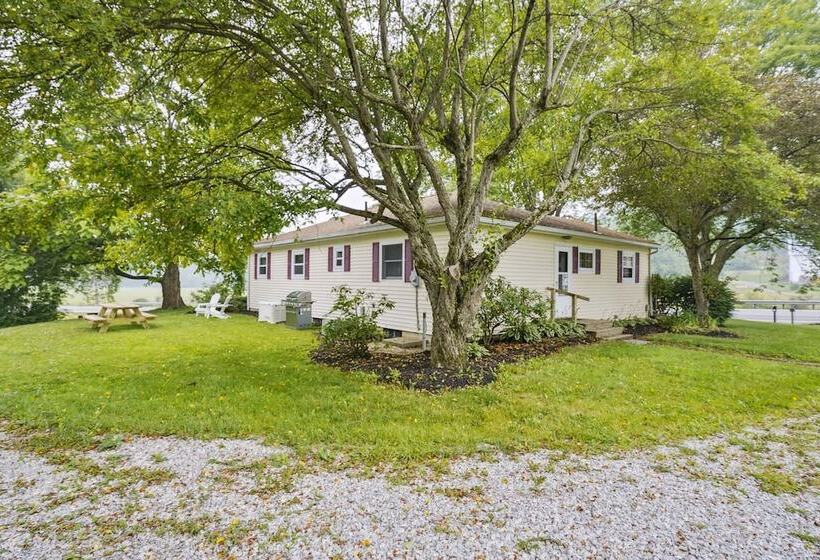 Utica Vacation Home ~ 12 Mi To Denison University!