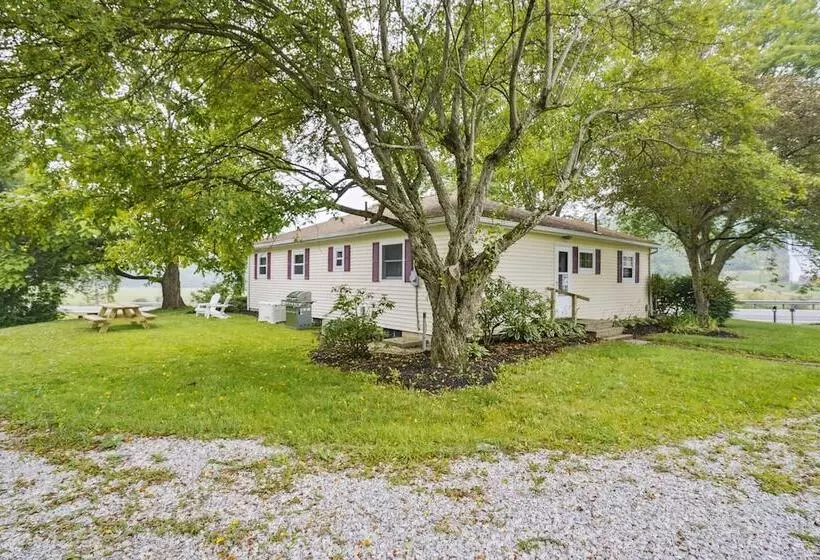 Utica Vacation Home ~ 12 Mi To Denison University!