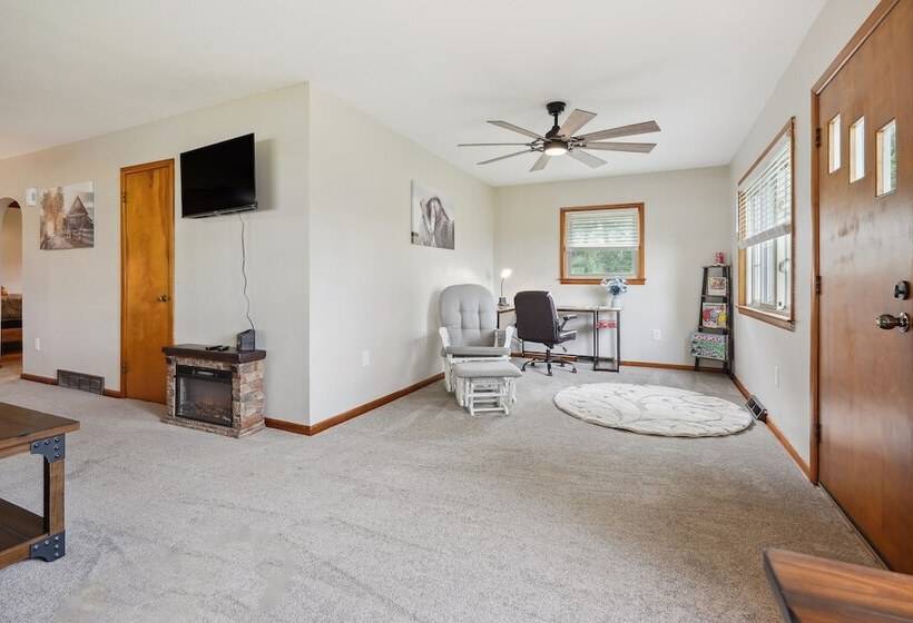 Utica Vacation Home ~ 12 Mi To Denison University!