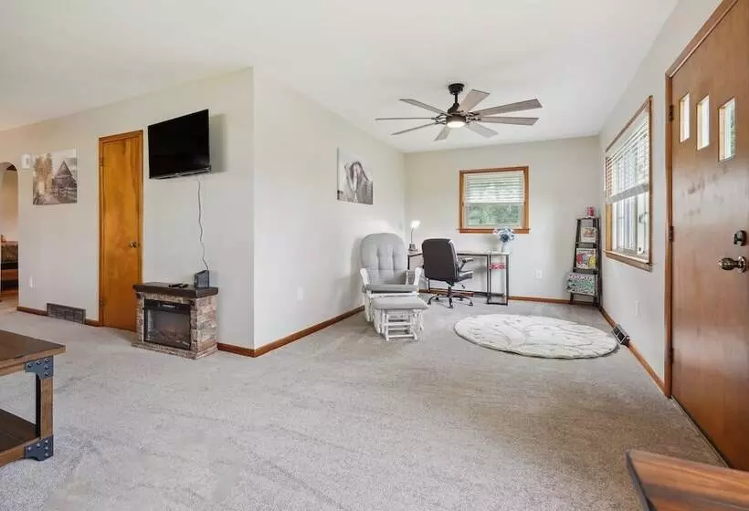 Utica Vacation Home ~ 12 Mi To Denison University!