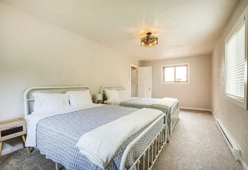 Waterfront Pelican Lake Cottage W/ Lake Access!