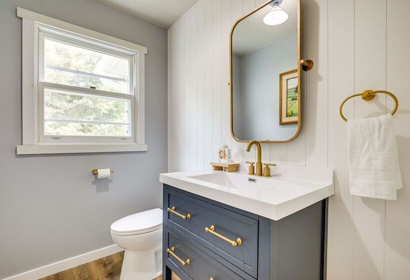 Waterfront Pelican Lake Cottage W/ Lake Access!