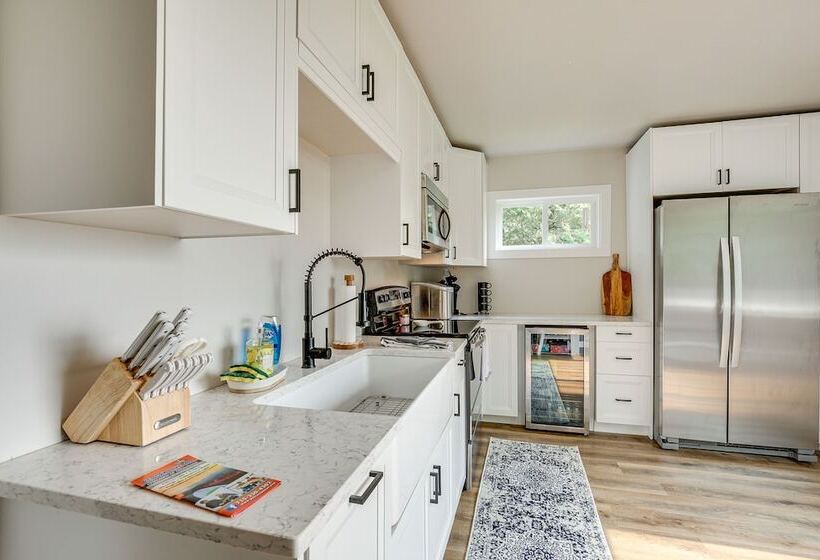 Waterfront Pelican Lake Cottage W/ Lake Access!