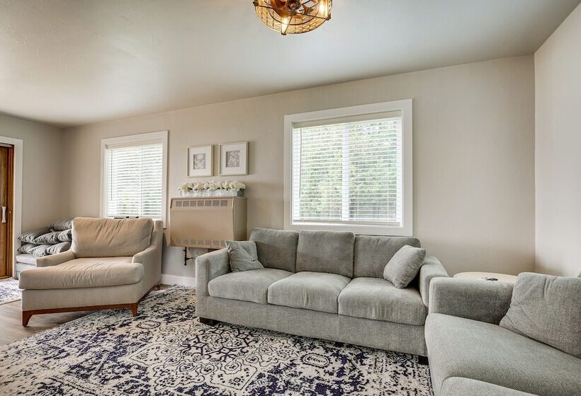 Waterfront Pelican Lake Cottage W/ Lake Access!