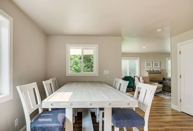 Waterfront Pelican Lake Cottage W/ Lake Access!