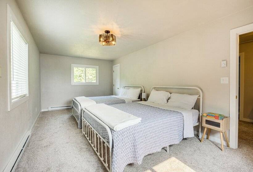 Waterfront Pelican Lake Cottage W/ Lake Access!