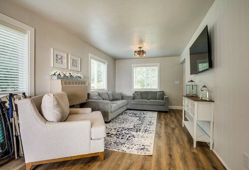 Waterfront Pelican Lake Cottage W/ Lake Access!