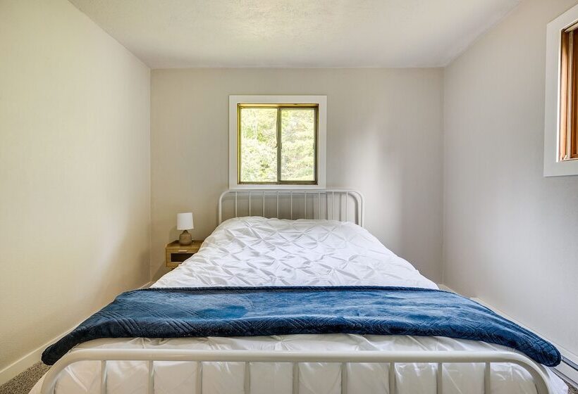 Waterfront Pelican Lake Cottage W/ Lake Access!